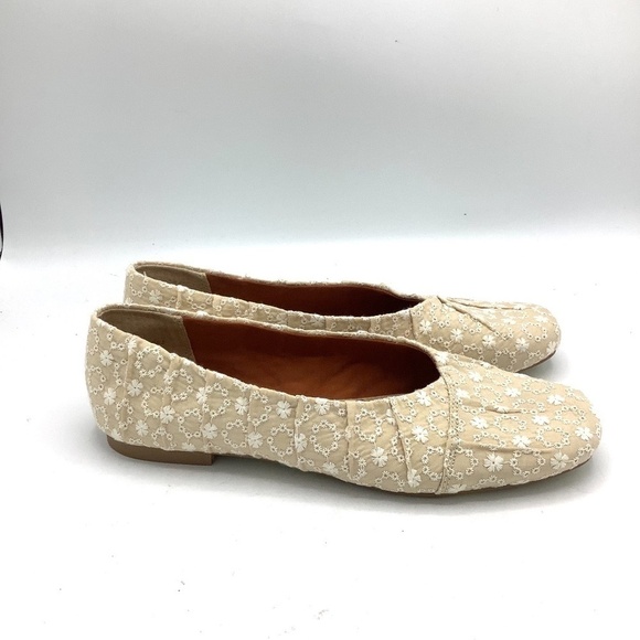 Korks Palmer Beige White Floral Eyelet Slip On  Flats 7 - Picture 1 of 12
